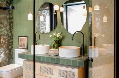 13 Green Bathroom Ideas, From Soothing Sage to Moody Moss ...